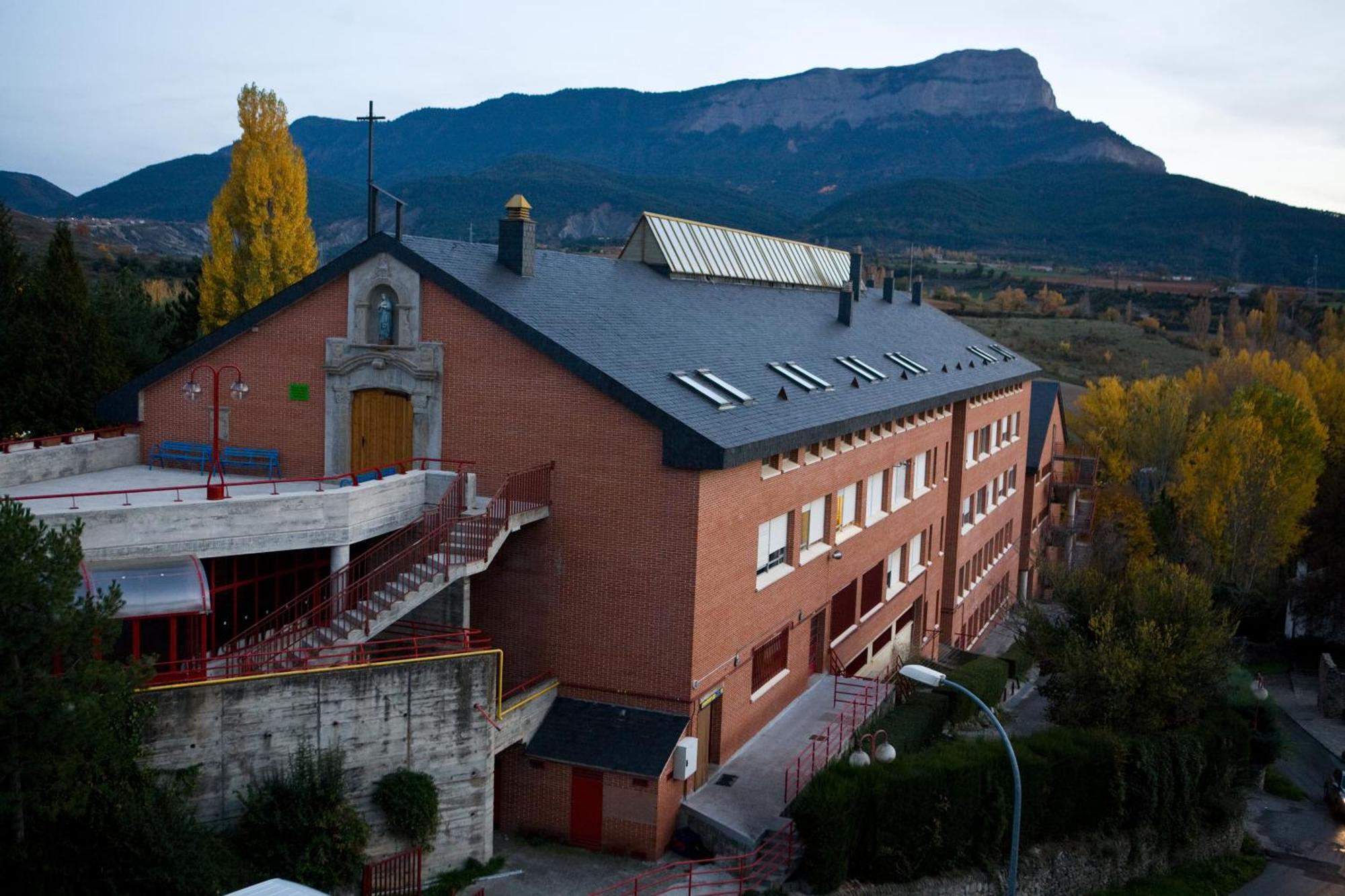 Residencia Albergue Jaca Exterior photo