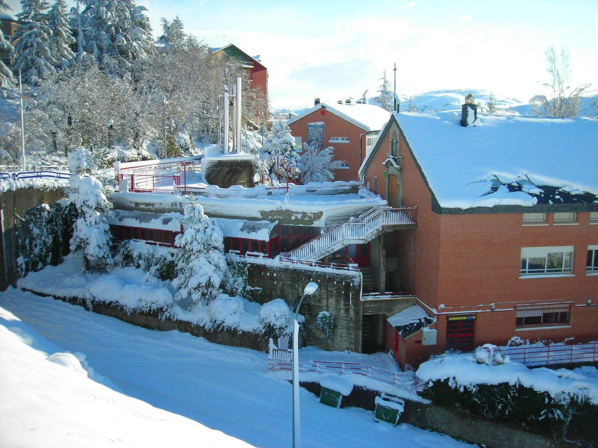 Residencia Albergue Jaca Exterior photo