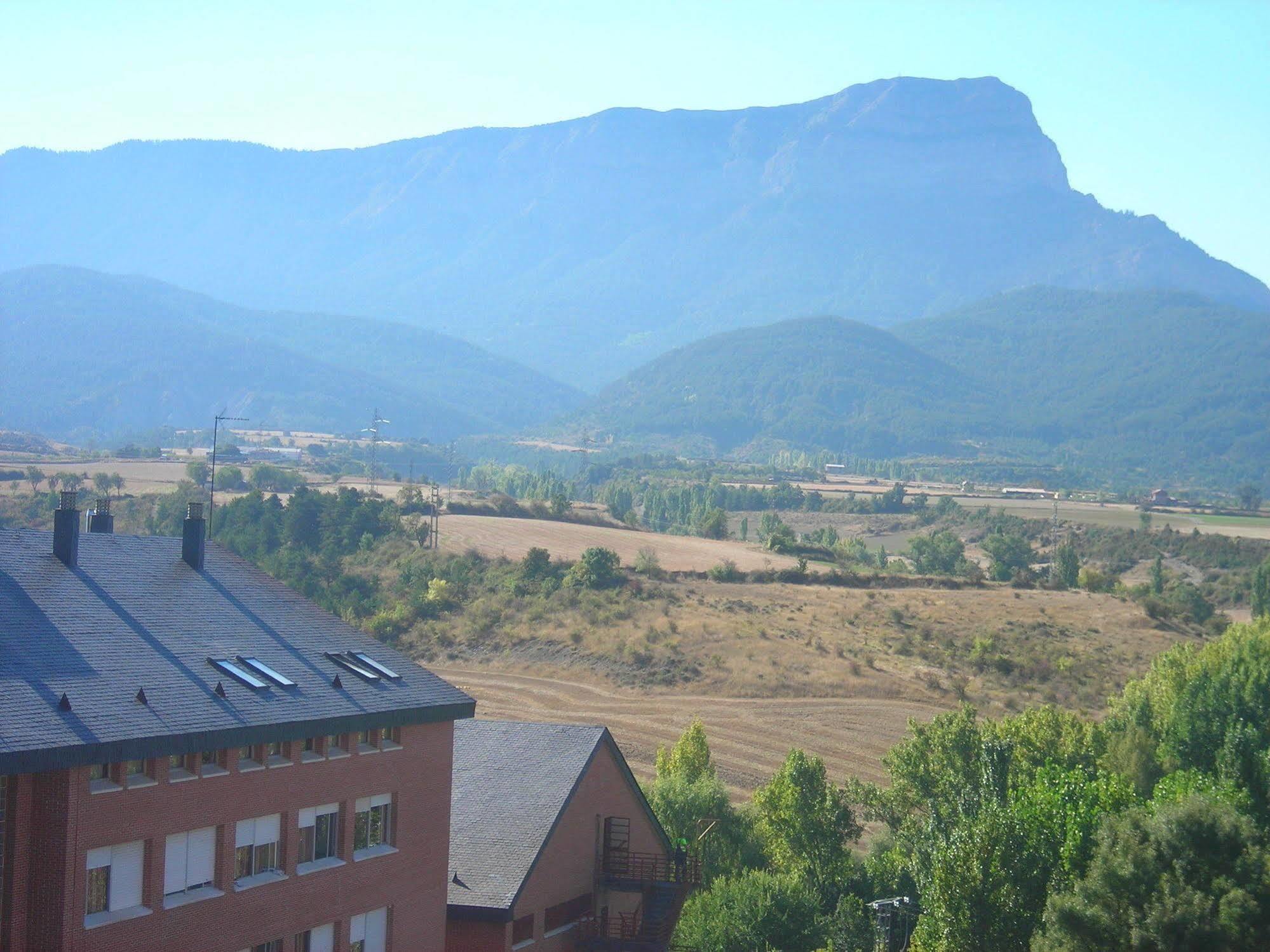 Residencia Albergue Jaca Exterior photo